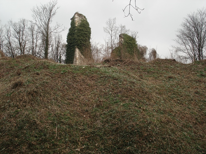 Kameni-svati-tahijev-dvorac.JPG