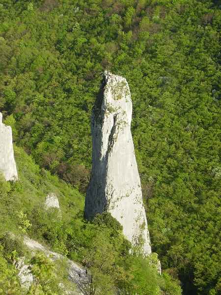 Dvoje-je-na-vrhu-stijene.JPG