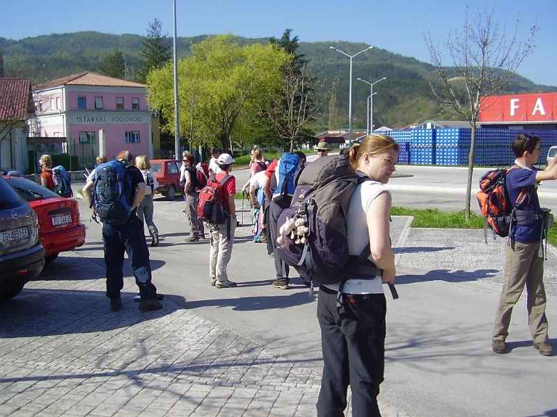 Evo-nas-na-startu-kod-pivovare.JPG