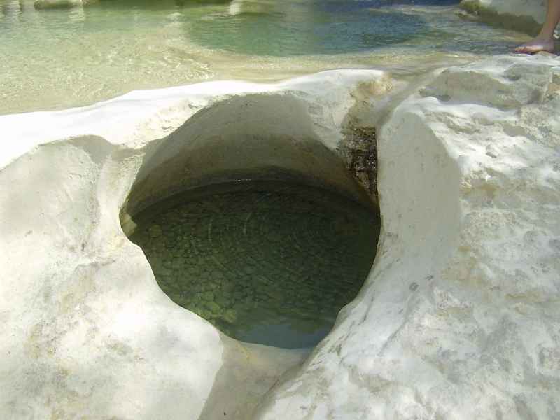U-kamenu-voda-dubi-kotle.JPG