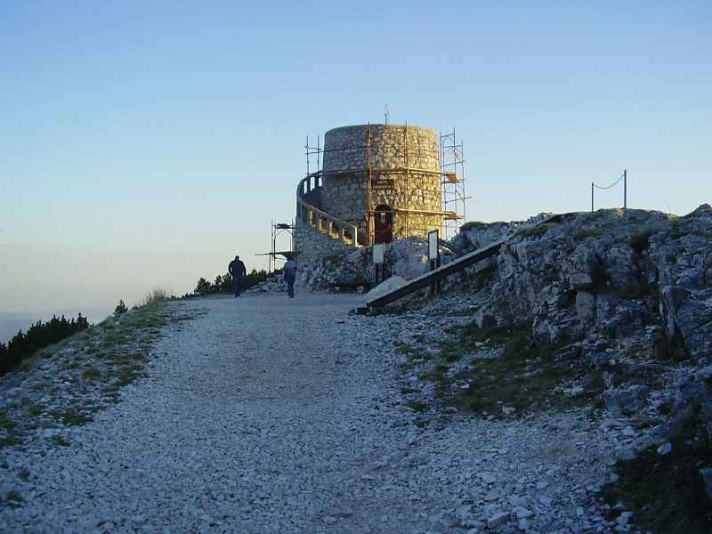 Vrh-Ucke-kula-na-Vojaku.JPG