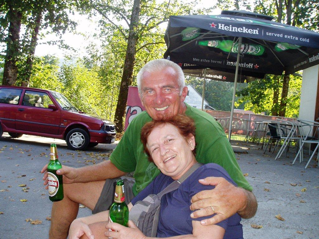 Anton-i-Vesna-zasluzeni-zagrljaj.jpg