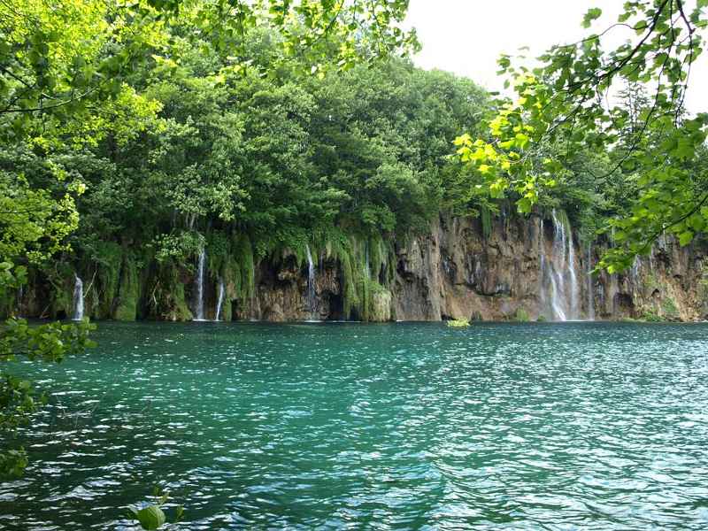 Slapovi-na-gornjim-jezerima-Plitvica.JPG