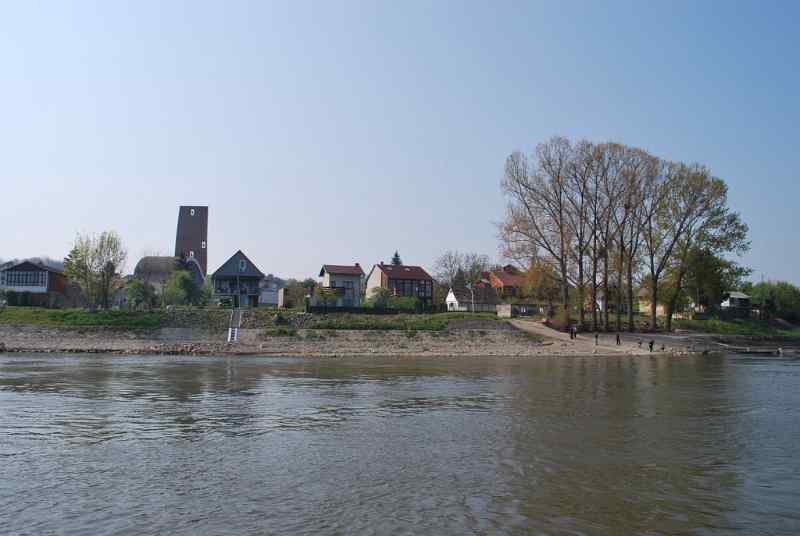 Pogled-s-Dunava-na-Aljmas.JPG