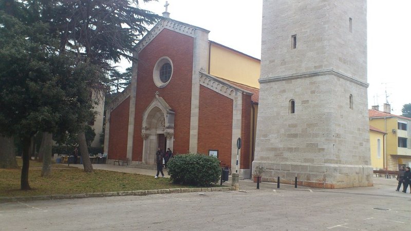 Novigrad-crkva.JPG - Crkva u središtu Novigrada