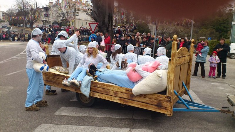 Svi-smo-bolesni.JPG - Bolnica na kraju parade