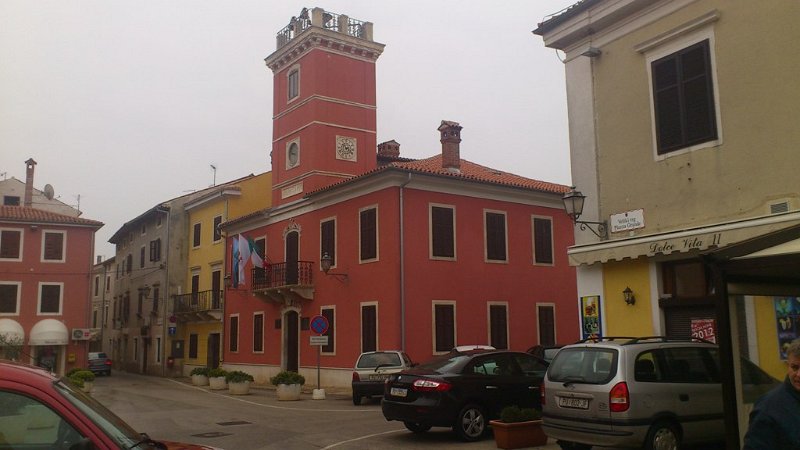 Zgrada-opcine.JPG - Lijepo uređena zgrada Općine Novigrad