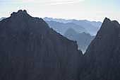 Viš i Cime Castrein. U pozadini slovenske Julijske Alpe.